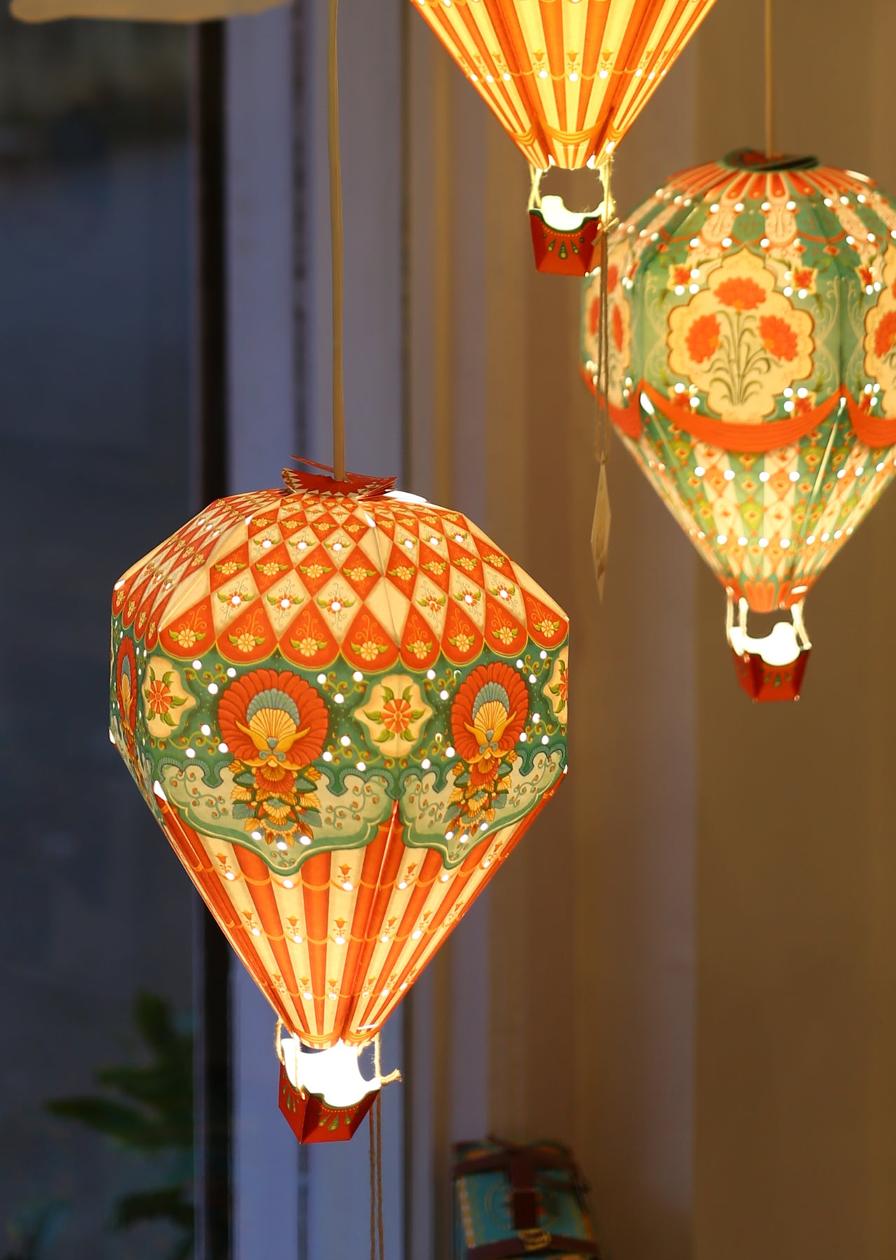 Small Red Hot Air Balloon DIY Paper Lamp Shade