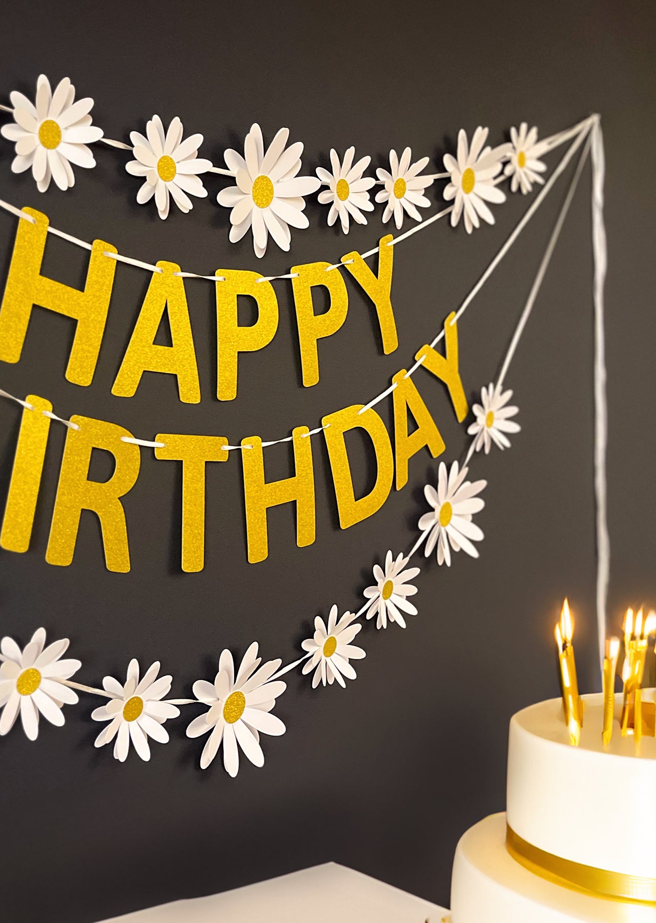 White Daisy and Happy Birthday Paper Party Decor