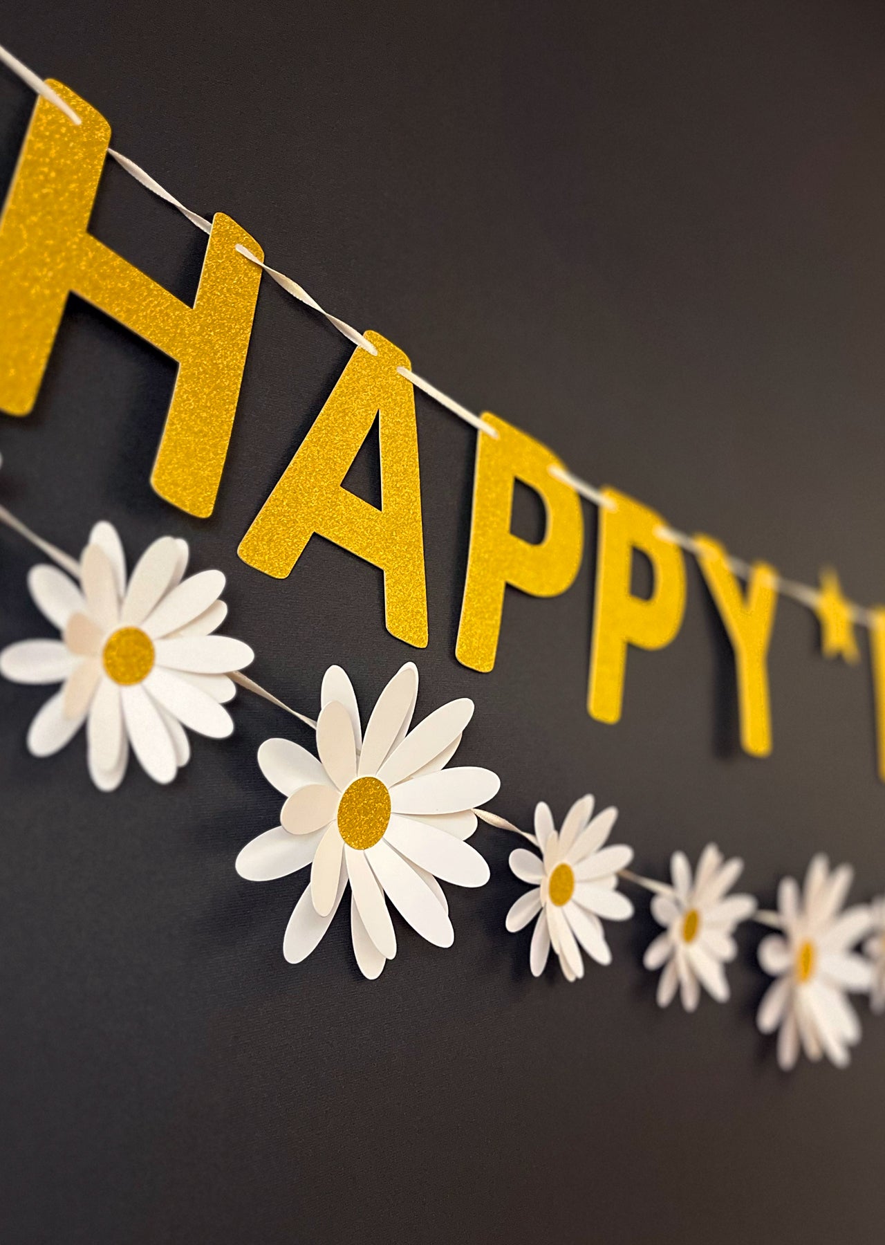 White Daisy and Happy Birthday Paper Party Decor