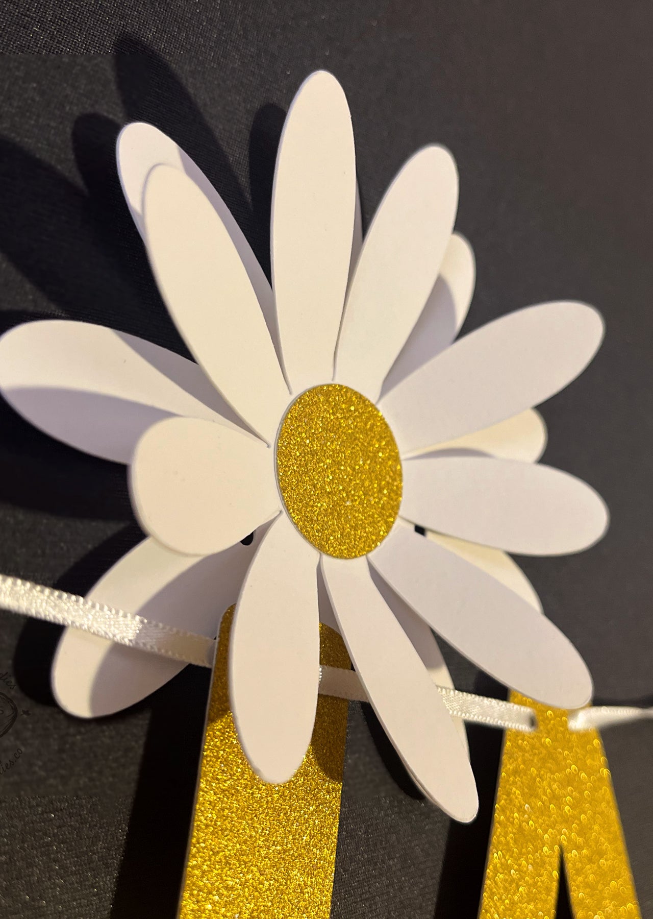 White Daisy and Happy Birthday Paper Party Decor