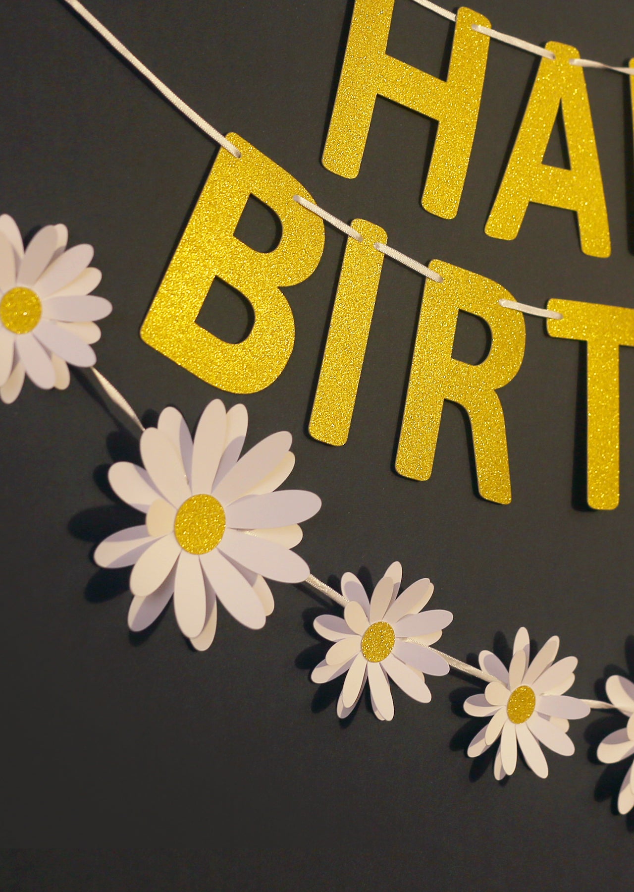 White Daisy and Happy Birthday Paper Party Decor